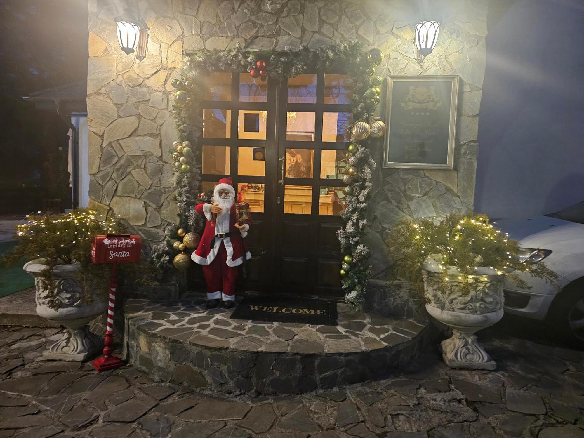 Hotel Boutique Vila Lakastel Sinaia Bagian luar foto