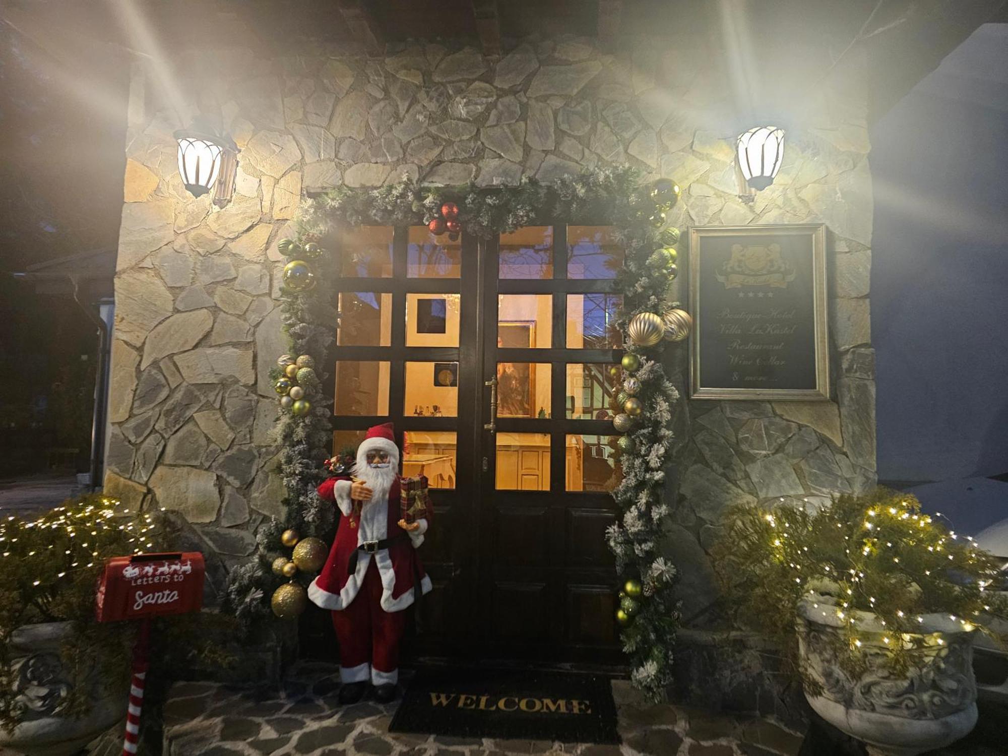 Hotel Boutique Vila Lakastel Sinaia Bagian luar foto