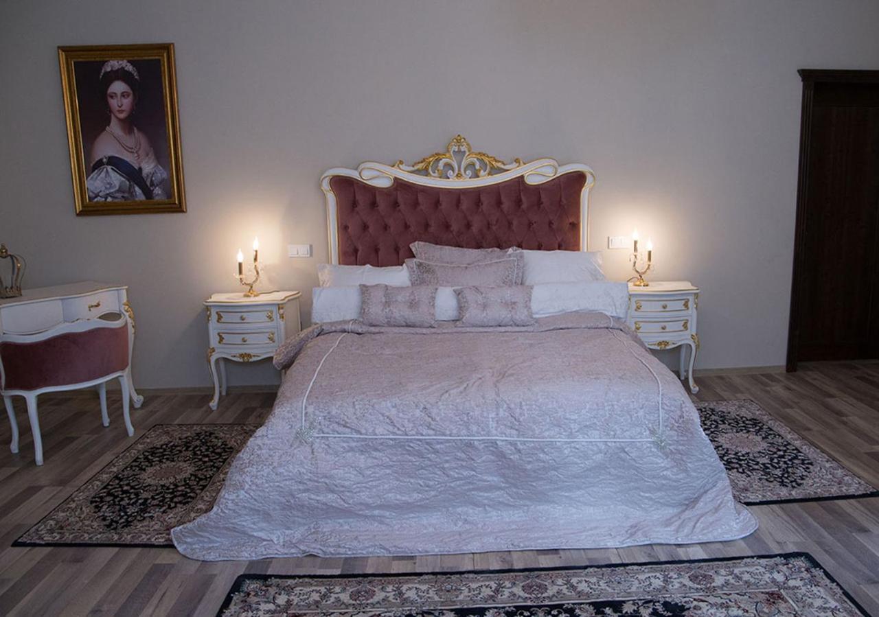 Hotel Boutique Vila Lakastel Sinaia Bagian luar foto