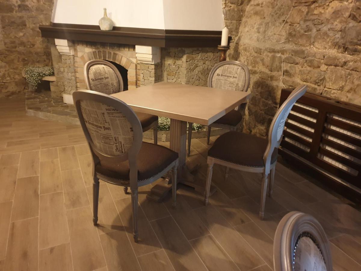 Hotel Boutique Vila Lakastel Sinaia Bagian luar foto